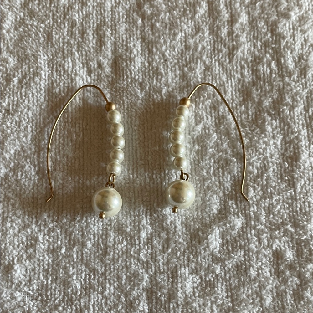 Elegant Gold and Pearl Drop Earrings